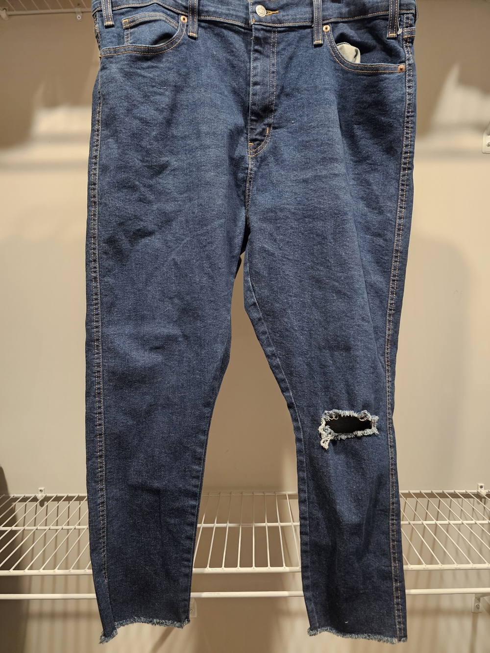 Men's Dark Blue Distressed Jeans L2*